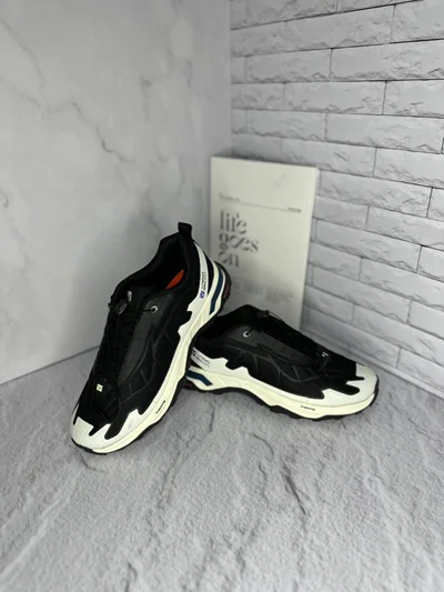 کفش پیاده‌روی و طبیعت‌گردی ویکو مشکی سفید | Vico