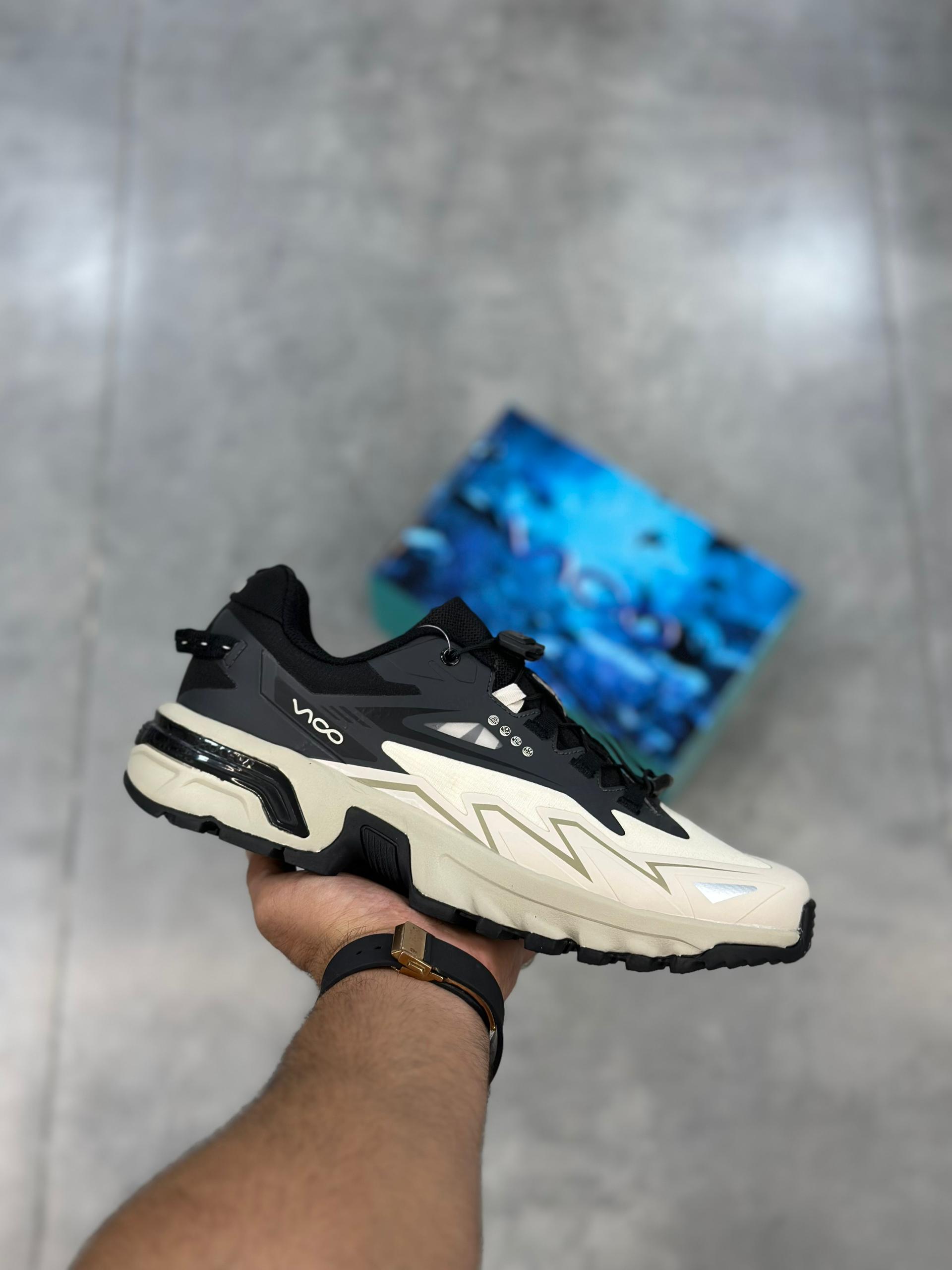 کفش روزمرگی و طبیعت‌گردی کرم مشکی | Vico