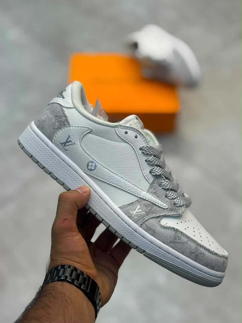 کتونی نایک تراویس اسکات سفید طوسی || Nike x Travis Scott