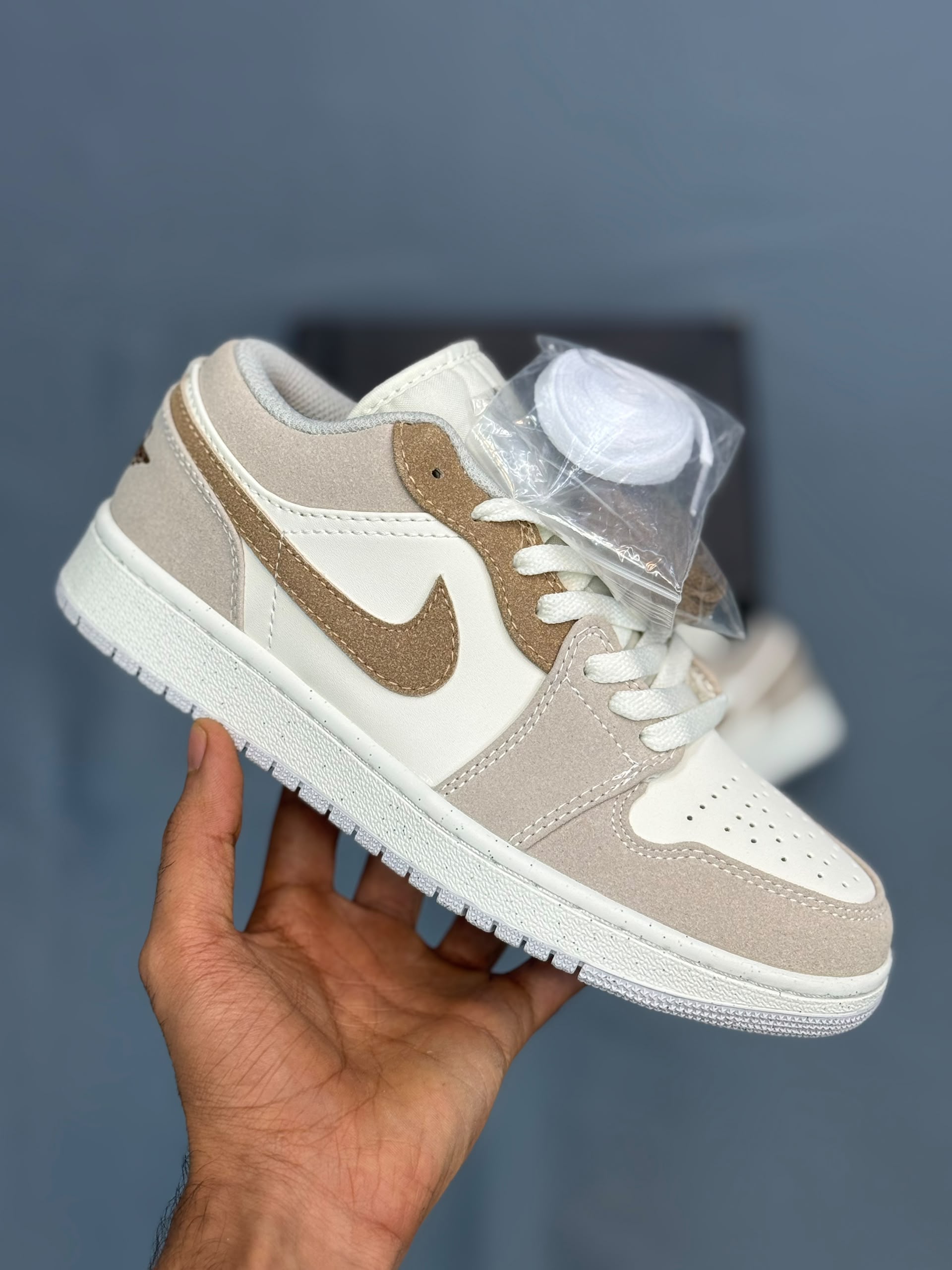 کتونی نایک ایر جردن کرم قهوه ای || Nike air Jordan LOW ARCHAEO BROWN