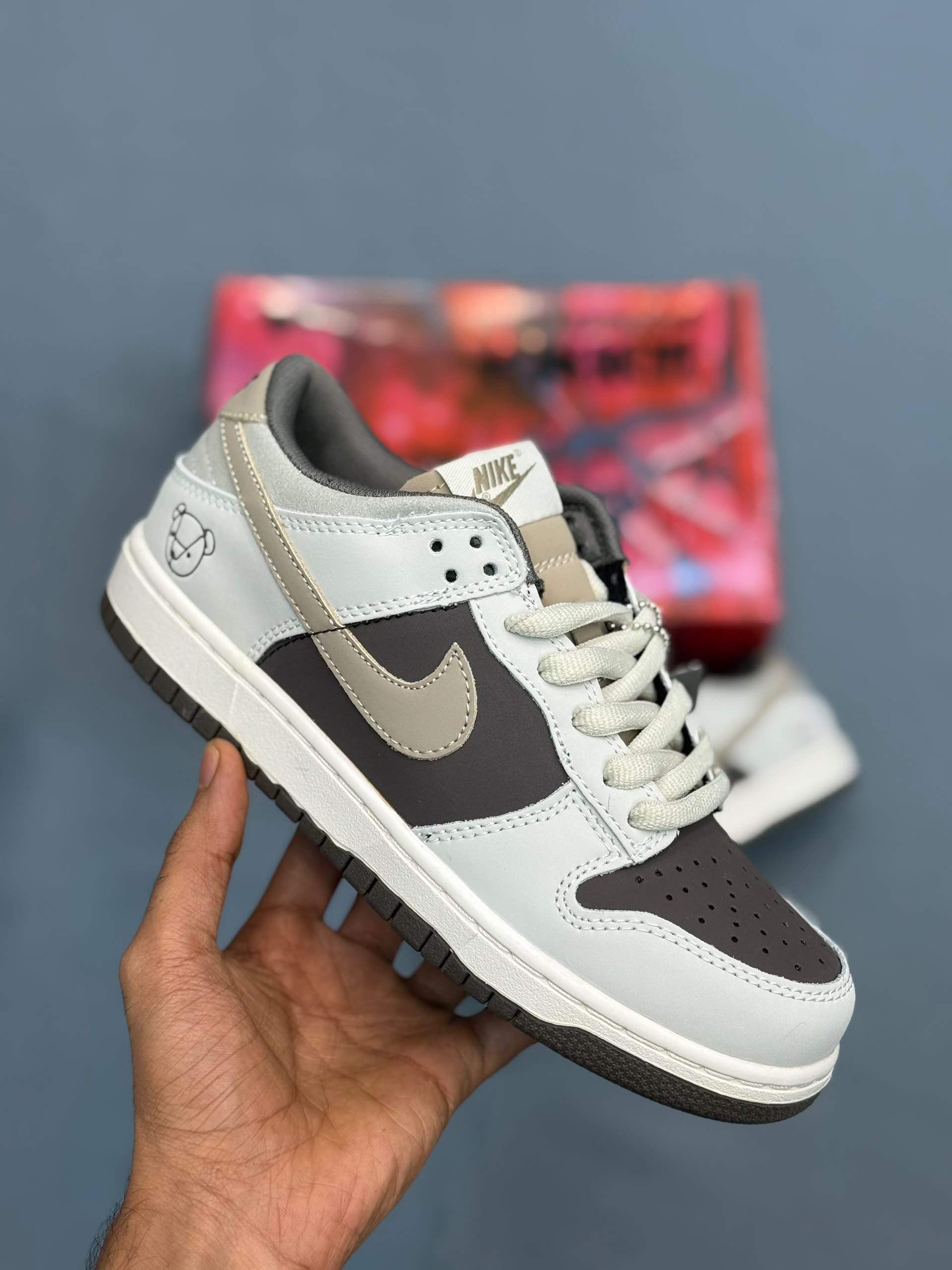 کتونی نایک اس بی خرسی سفید قهوه‌ای || Nike SB dunk otomo katsushiro bear
