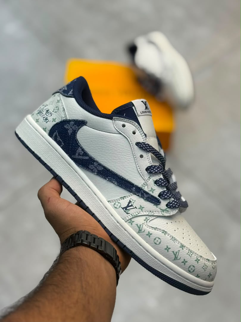 کتونی نایک تراویس اسکات سرمه ای سفید || Nike x Travis Scott