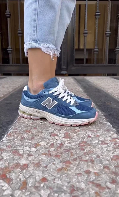 کتونی نیوبالانس 2002 آر زنانه آبی سرمه ای | New Balance 2002r