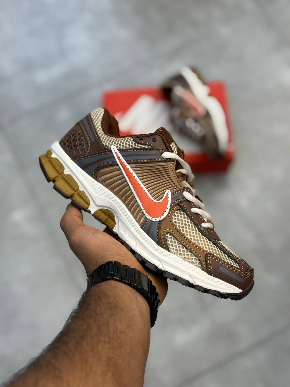کتونی نایک زوم ومرو ۵ قهوه ای قرمز - Nike Zoom Vomero 5