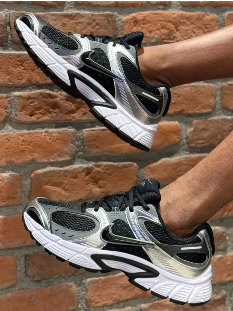 کتونی نایک وی 5 مشکی سفید - Nike V5 RNR