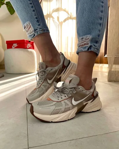 کتونی نایک وی تو کی ران قهوه ای Nike v2k run