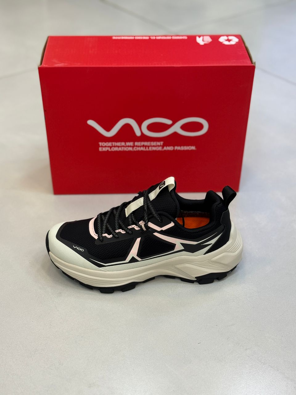 کفش پیاده‌روی و طبیعت‌گردی ویکو مشکی کرم | Vico