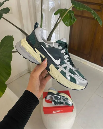 کتونی نایک وی تو کی ران یشمی Nike v2k run