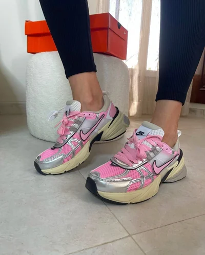 کتونی نایک وی تو کی ران صورتی Nike v2k run