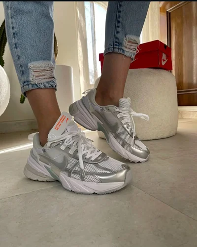 کتونی نایک وی تو کی ران سفید نقره ای Nike v2k run