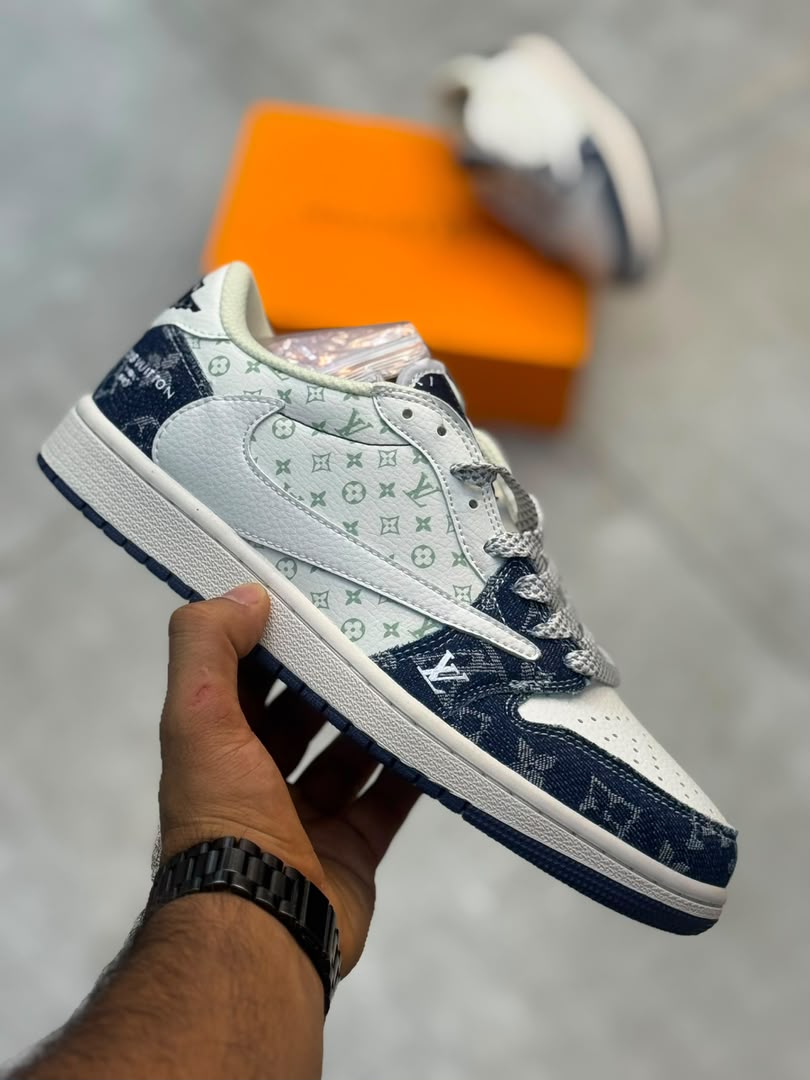 کتونی نایک تراویس اسکات سفید سرمه ای || Nike x Travis Scott
