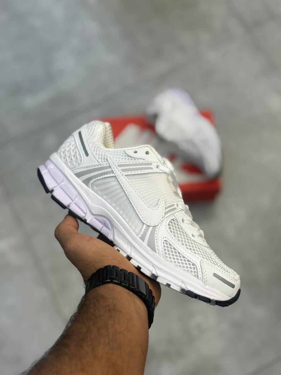 کتونی نایک زوم ومرو ۵ سفید - Nike Zoom Vomero 5