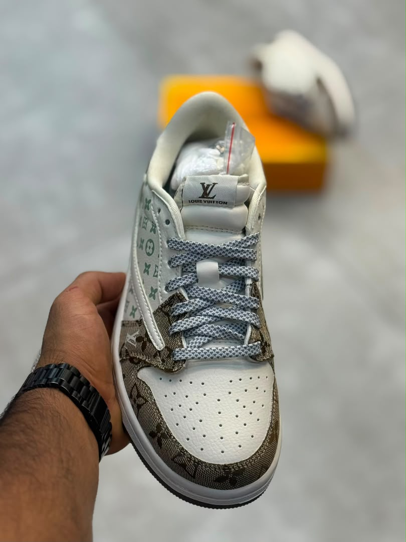 کتونی نایک تراویس اسکات سفید قهوه ای || Nike x Travis Scott