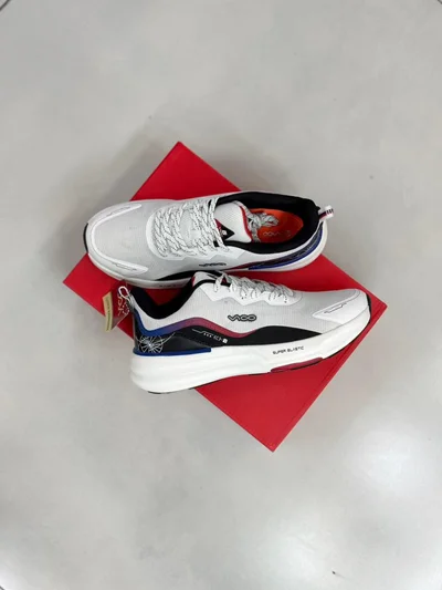 کفش پیاده‌روی ویکو سفید مشکی | Vico