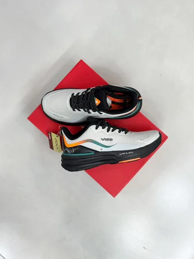 کفش پیاده‌روی ویکو سفید مشکی نارنجی | Vico