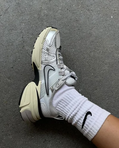 کتونی نایک وی تو کی ران نقره ای Nike v2k run