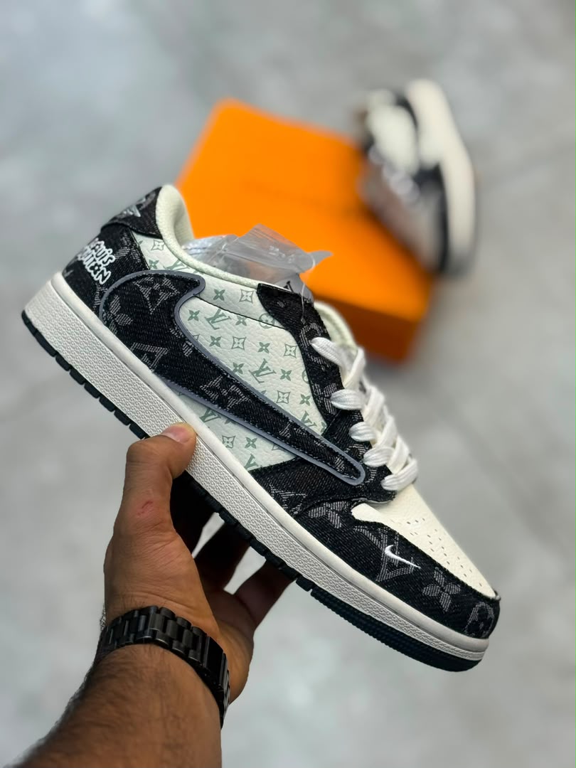 کتونی نایک تراویس اسکات مشکی سفید || Nike x Travis Scott
