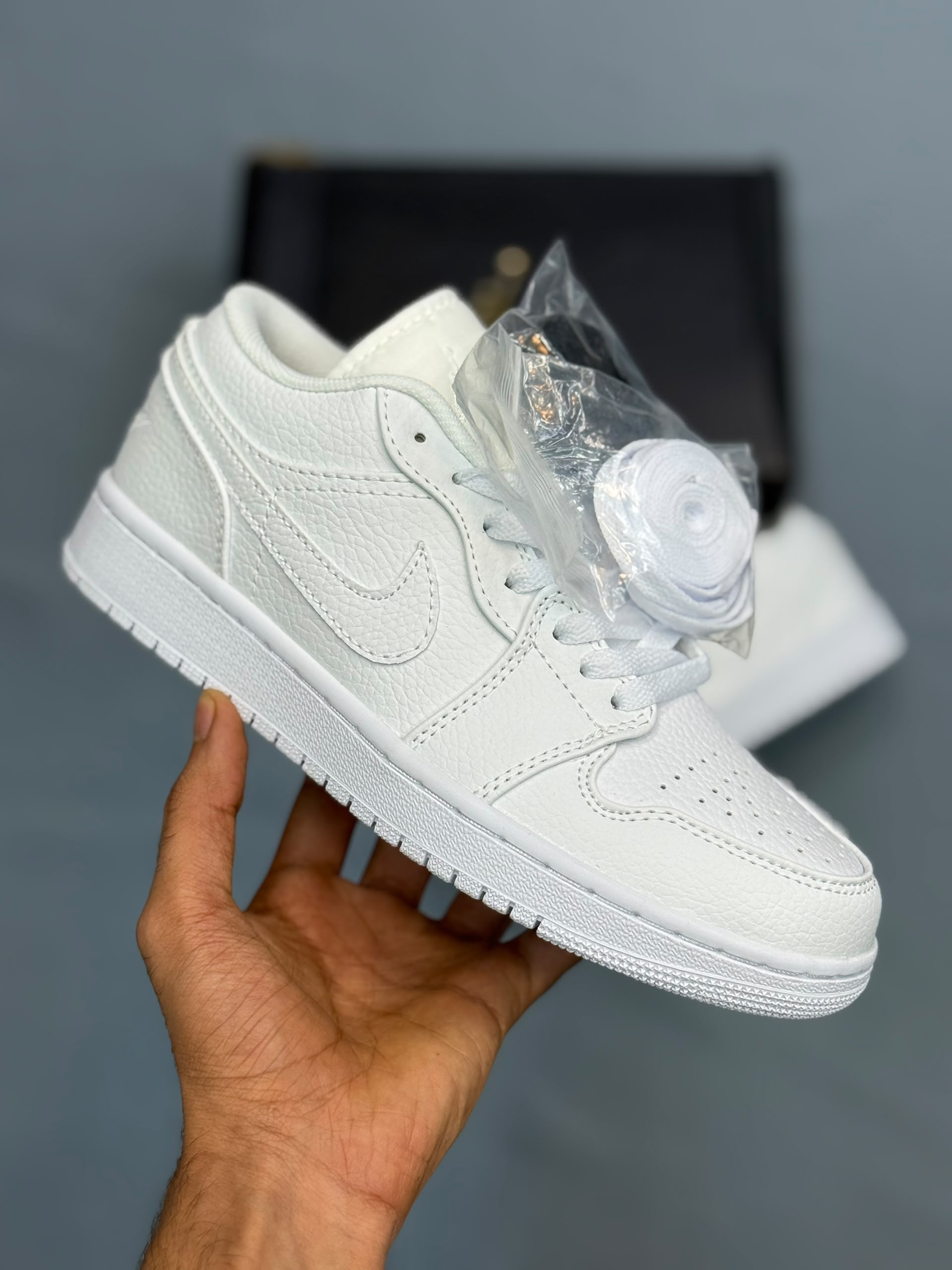 کتونی نایک ایر جردن تمام سفید || Nike air Jordan LOW TRIPLE WHITE