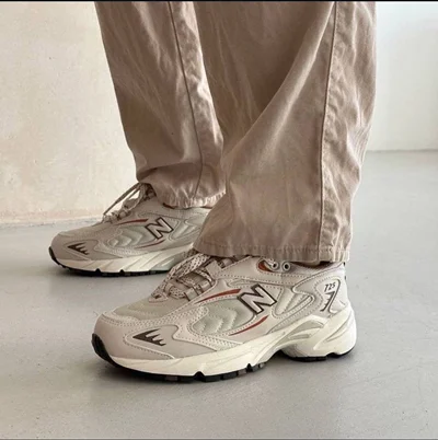 کتونی نیو بالانس ۷۲۵ مردانه کرم New Balance 725