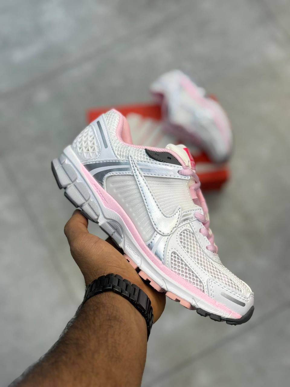 کتونی نایک زوم ومرو ۵ سفید صورتی - Nike Zoom Vomero 5